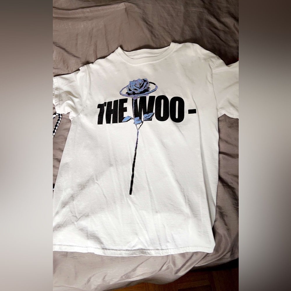 “The woo” V lone tee